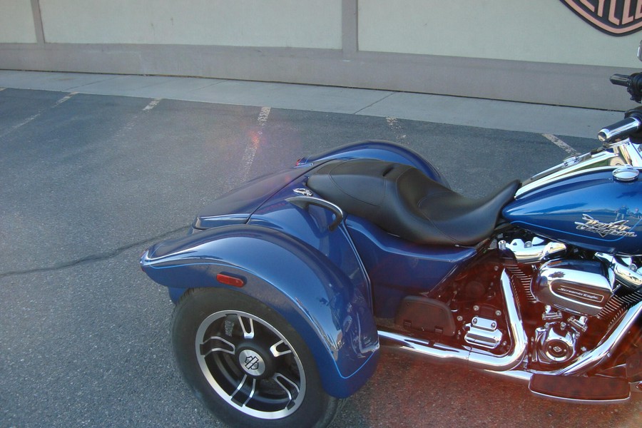 2022 Harley-Davidson® Freewheeler® Reef Blue