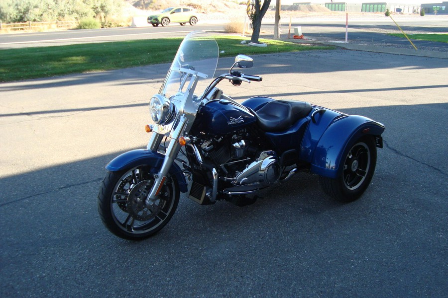 2022 Harley-Davidson® Freewheeler® Reef Blue