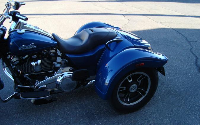 2022 Harley-Davidson® Freewheeler® Reef Blue