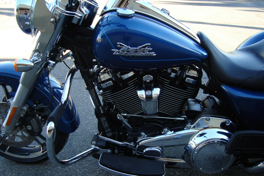 2022 Harley-Davidson® Freewheeler® Reef Blue