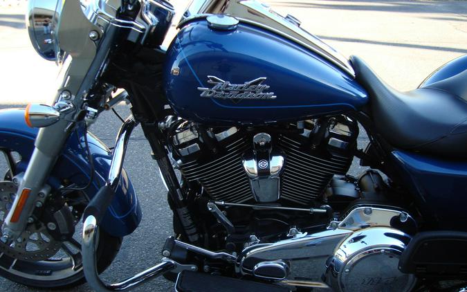 2022 Harley-Davidson® Freewheeler® Reef Blue