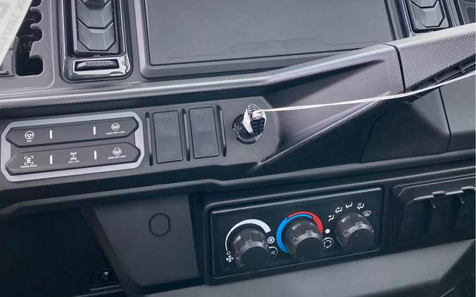 2026 Can-Am Defender XT CAB HD11