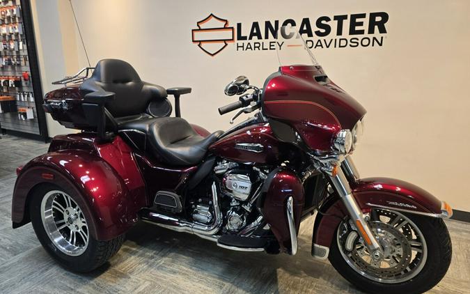 2017 Harley-Davidson® Tri Glide® Ultra Two-Tone Mysterious Red Sunglo/Velocity Red Sunglo FLHTCUTG