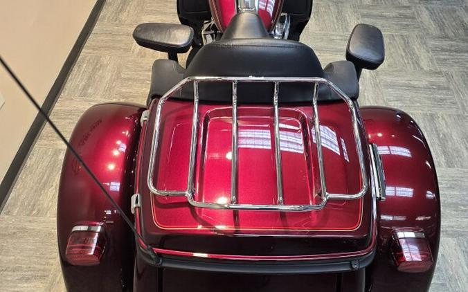 2017 Harley-Davidson® Tri Glide® Ultra Two-Tone Mysterious Red Sunglo/Velocity Red Sunglo FLHTCUTG