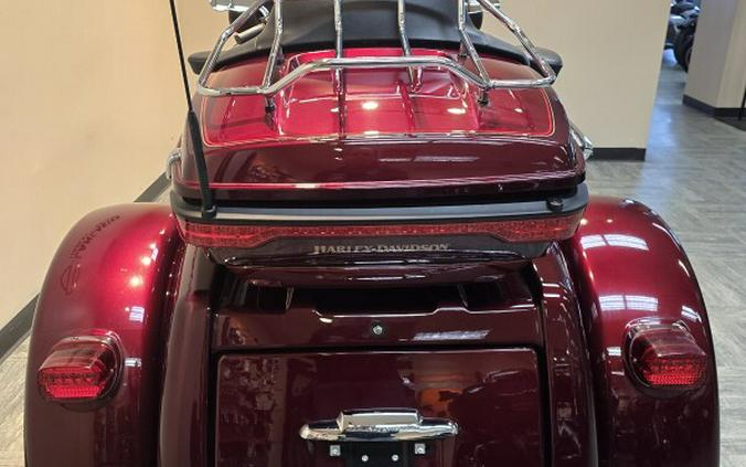 2017 Harley-Davidson® Tri Glide® Ultra Two-Tone Mysterious Red Sunglo/Velocity Red Sunglo FLHTCUTG