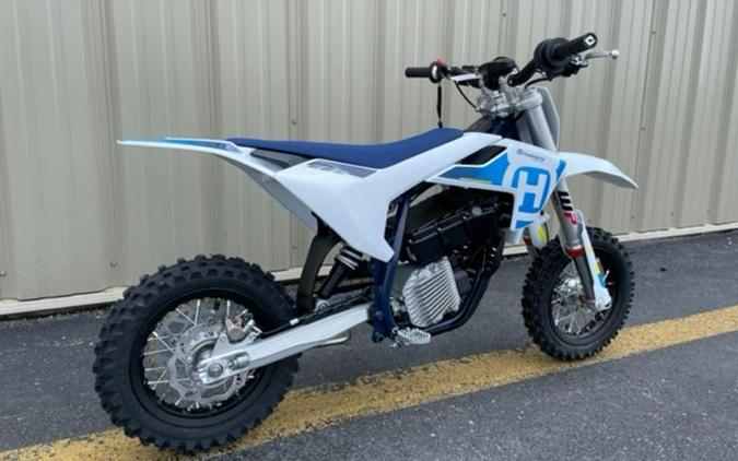 2024 Husqvarna® EE 3