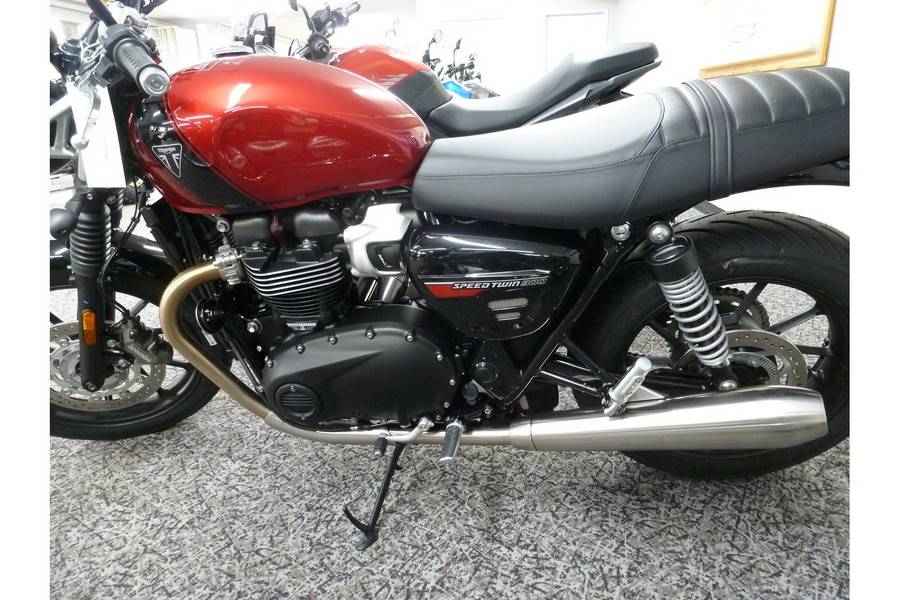 2024 Triumph Speed Twin 900 Carnival Red / Phantom Black