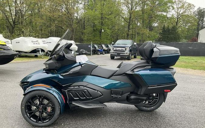 2024 Can-Am® Spyder RT Limited Dark Wheels