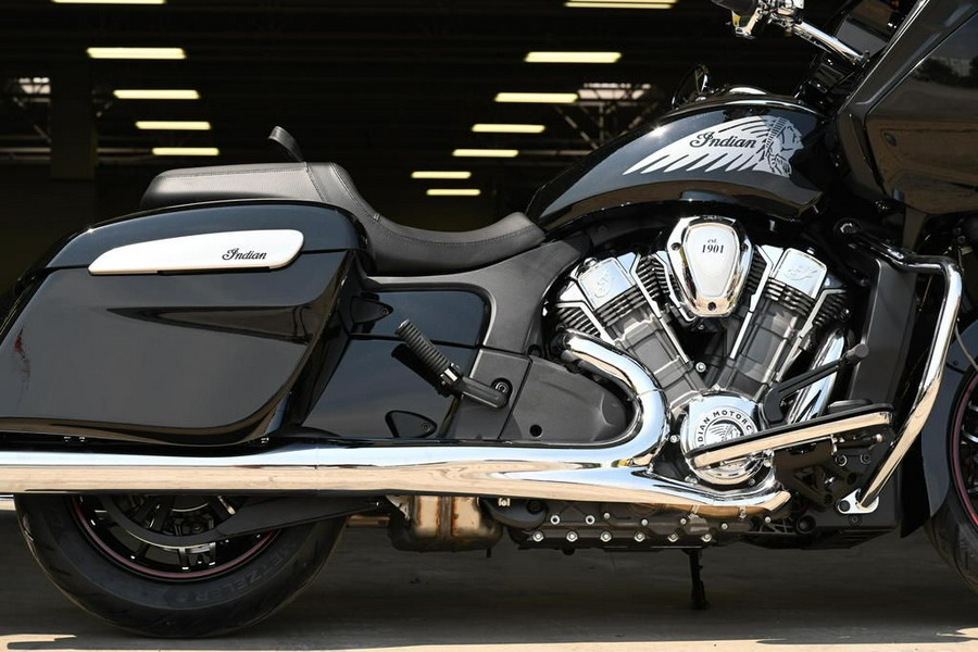 2023 Indian Motorcycle® Challenger® Limited Black Metallic