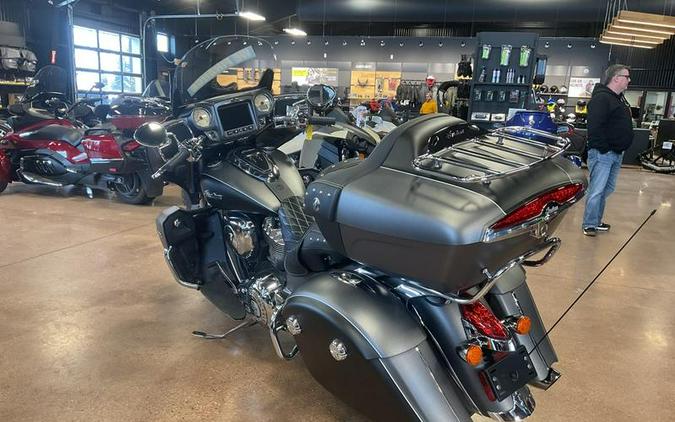 2019 Indian Motorcycle® Roadmaster® Steel Gray Smoke / Thunder Black Smoke