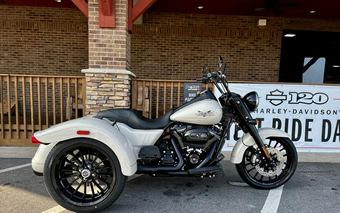 2023 Harley-Davidson Freewheeler White Sand Pearl (Black Finish w/Cast Wheel