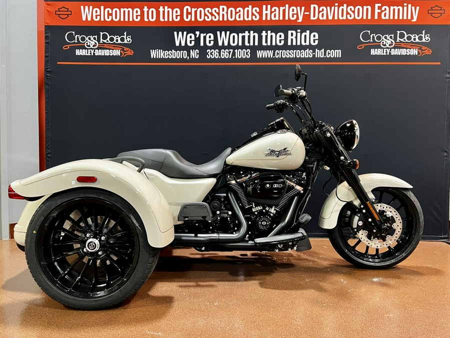 2023 Harley-Davidson Freewheeler White Sand Pearl (Black Finish w/Cast Wheel