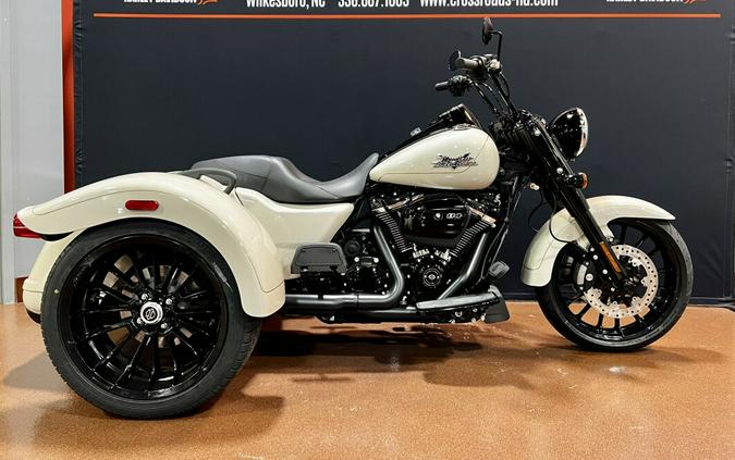 2023 Harley-Davidson Freewheeler White Sand Pearl (Black Finish w/Cast Wheel