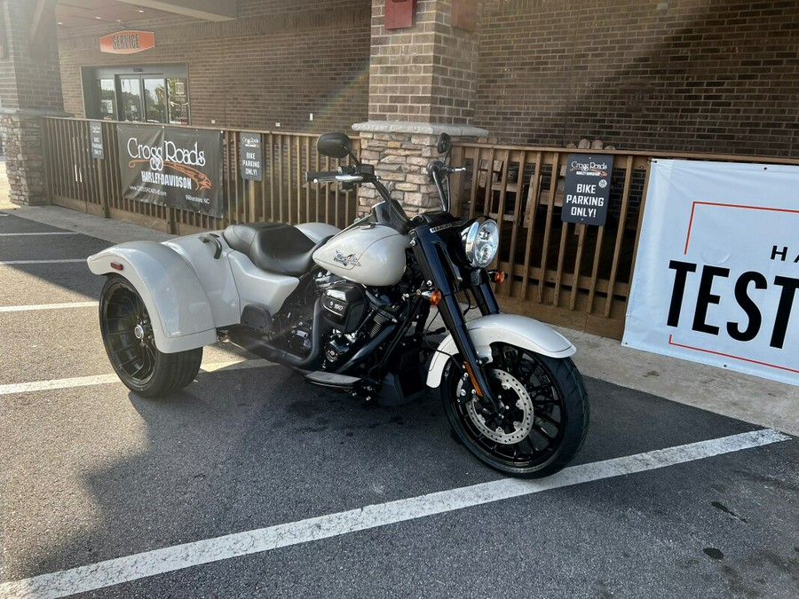 2023 Harley-Davidson Freewheeler White Sand Pearl (Black Finish w/Cast Wheel