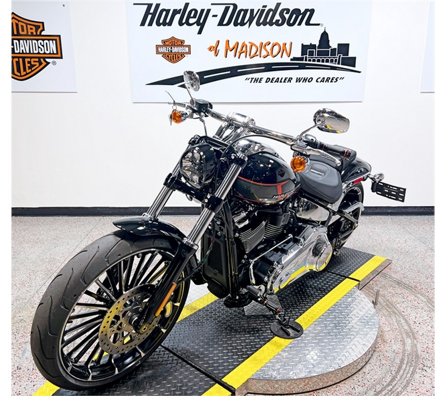 2023 Harley-Davidson Breakout FXBR 414 Miles Vivid Black