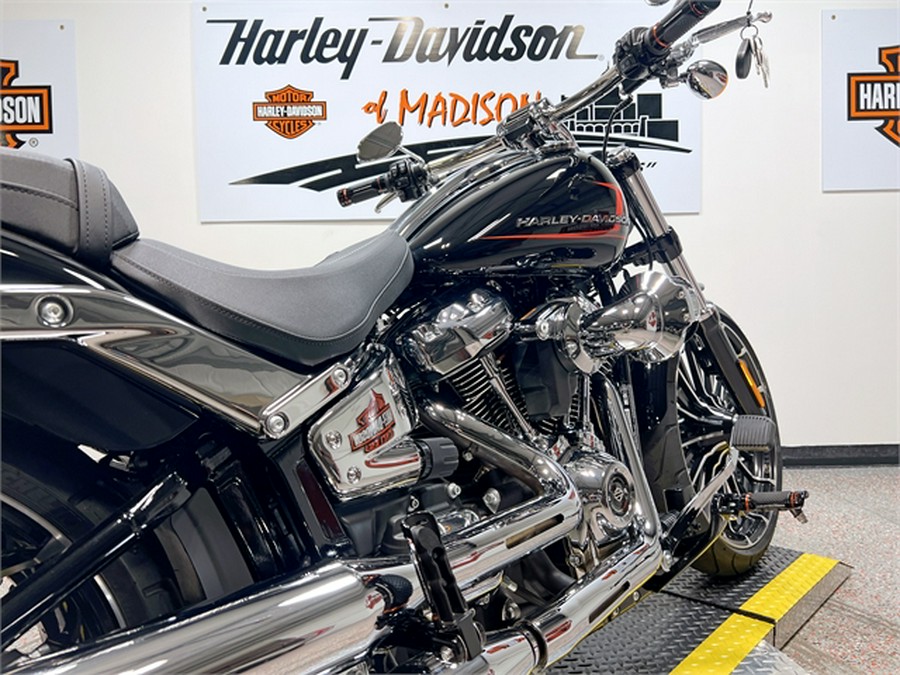 2023 Harley-Davidson Breakout FXBR 414 Miles Vivid Black