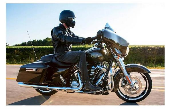 2021 Harley-Davidson® STREET GLIDE