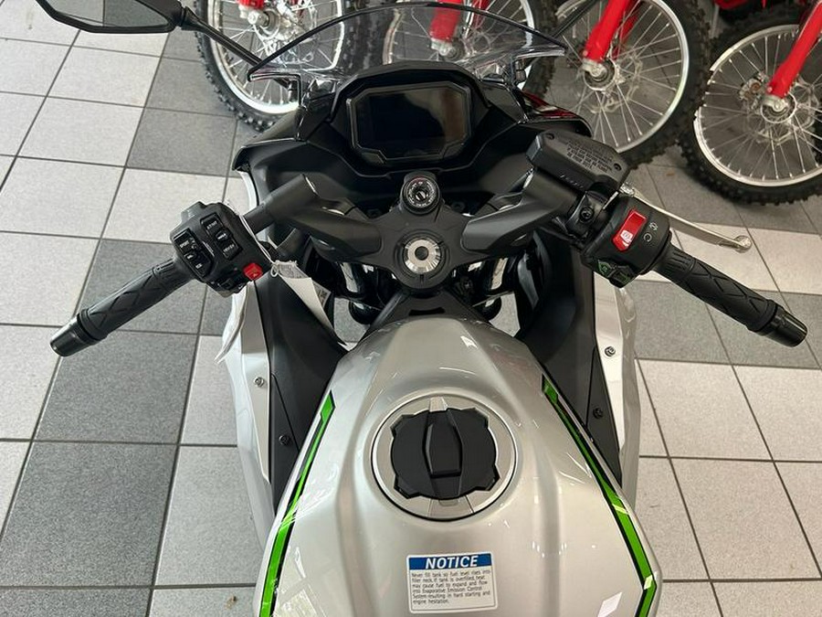 2024 Kawasaki Ninja® 7 Hybrid ABS