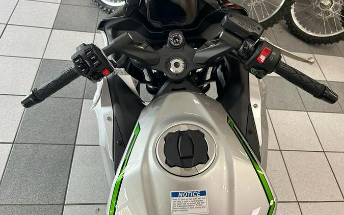 2024 Kawasaki Ninja® 7 Hybrid ABS