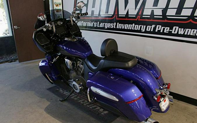 2022 Indian Motorcycle® Challenger® Limited Spirit Blue Metallic/Black Metallic
