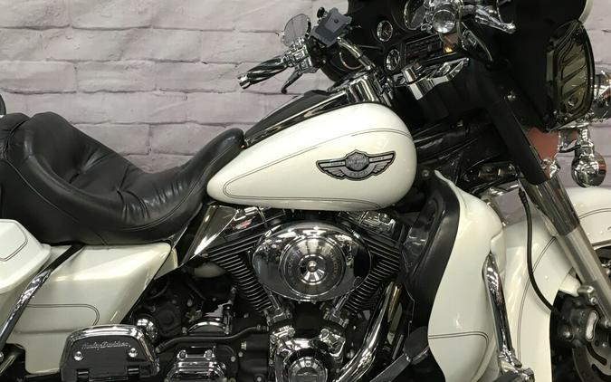 2003 Harley-Davidson Electra Glide® Ultra Classic® White Gold Pearl FLHTCUI