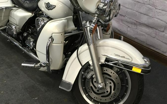 2003 Harley-Davidson Electra Glide® Ultra Classic® White Gold Pearl FLHTCUI