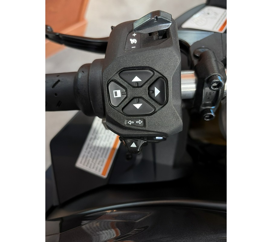 2026 Aprilia RSV4 1100