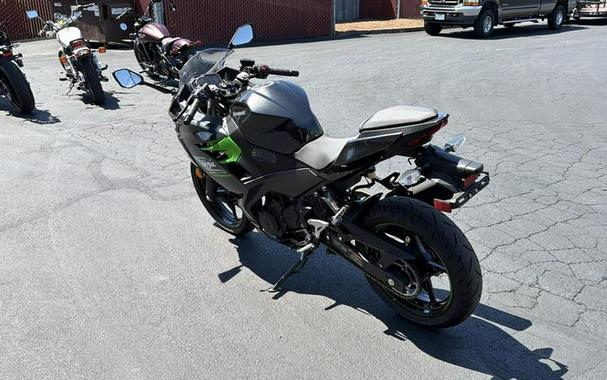 2023 Kawasaki Ninja® 400 ABS Matrix Camo Gray/Metallic Matte Carbon Gray