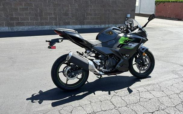 2023 Kawasaki Ninja® 400 ABS Matrix Camo Gray/Metallic Matte Carbon Gray
