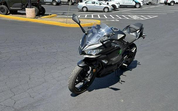 2023 Kawasaki Ninja® 400 ABS Matrix Camo Gray/Metallic Matte Carbon Gray