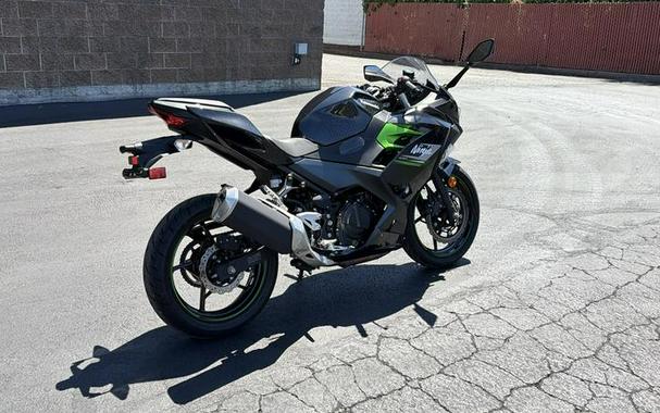 2023 Kawasaki Ninja® 400 ABS Matrix Camo Gray/Metallic Matte Carbon Gray