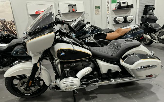 2023 BMW R 18 Classic Review [Big Boxer Experience]