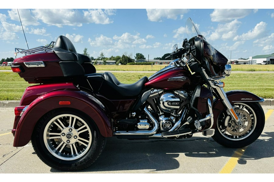 2015 Harley-Davidson® FLHTCUTG TRI GLIDE