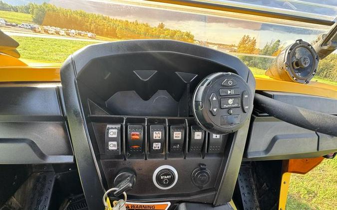 2017 Can-Am® Commander™ XT™ 1000 Yellow