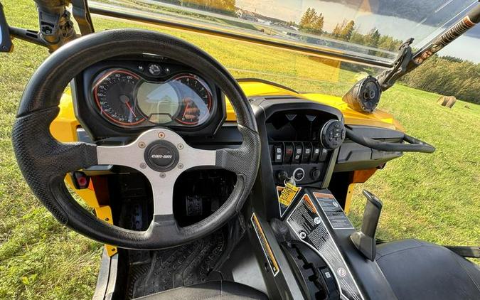 2017 Can-Am® Commander™ XT™ 1000 Yellow