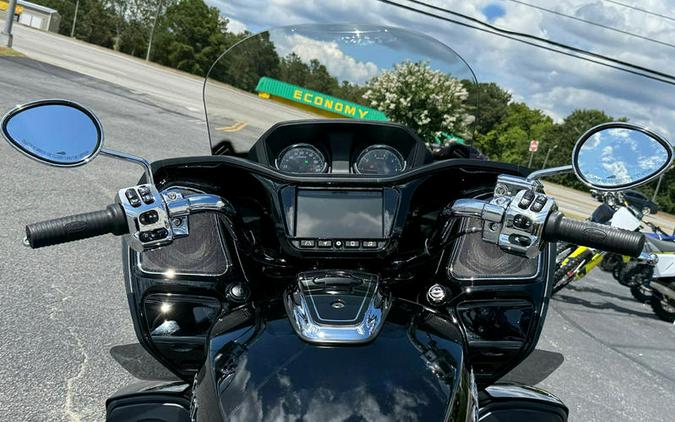 2023 Indian Motorcycle® Pursuit Limited with Premium Package Black Metallic