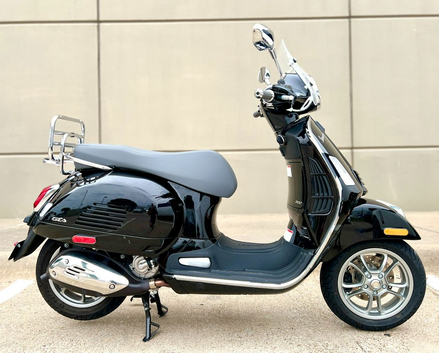 2023 Vespa GTS 300