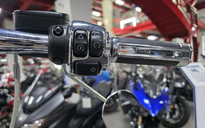 2020 Harley-Davidson Softail FLDE - Deluxe