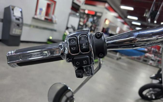 2020 Harley-Davidson Softail FLDE - Deluxe