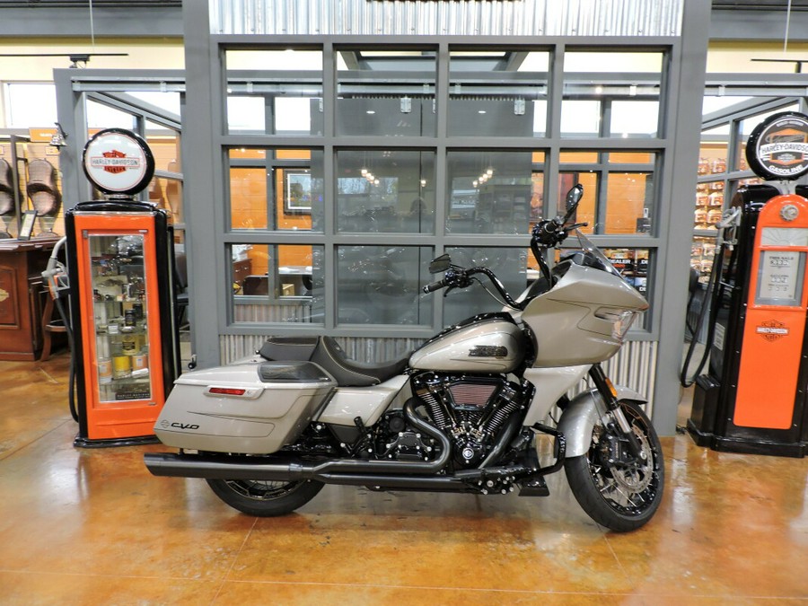 2023 CVO ROAD GLIDE Dark Platinum w/Pinstripe FLTRXSE