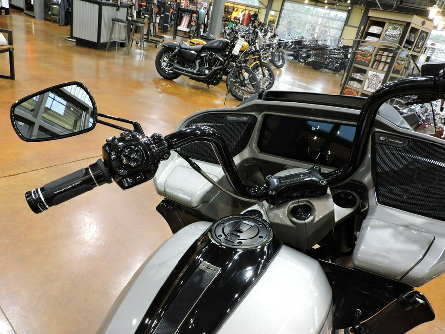 2023 CVO ROAD GLIDE Dark Platinum w/Pinstripe FLTRXSE