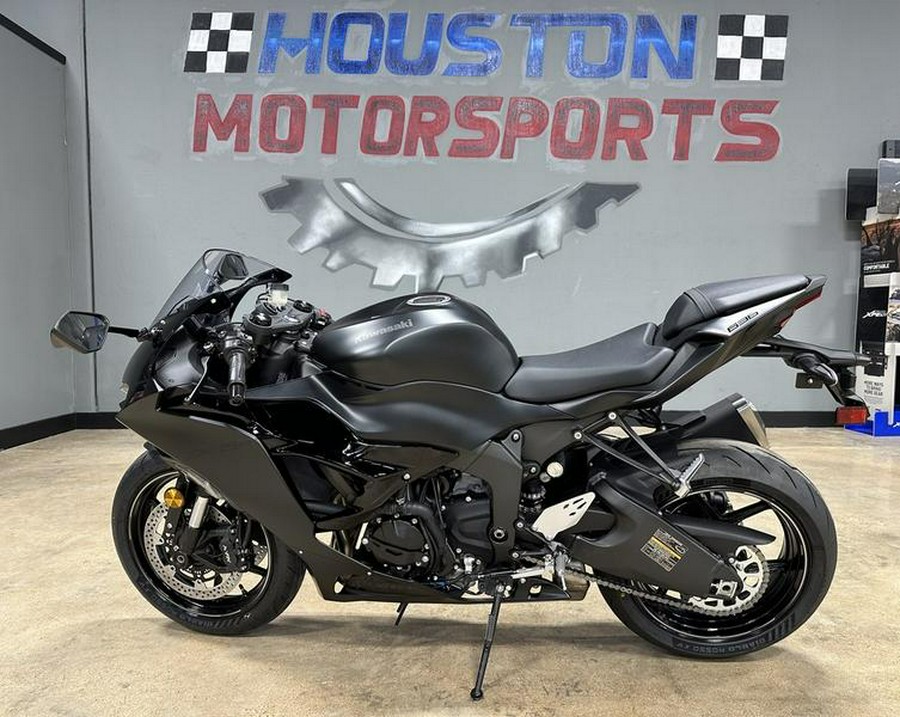 2024 Kawasaki Ninja® ZX™-6R ABS Metallic Flat Spark Black/Ebony