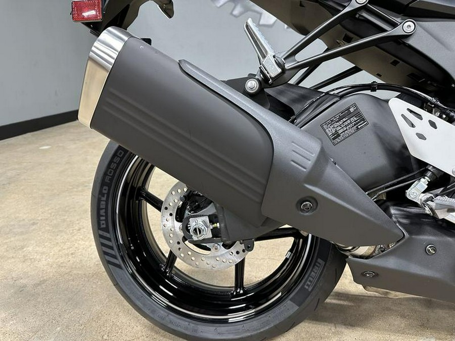 2024 Kawasaki Ninja® ZX™-6R ABS Metallic Flat Spark Black/Ebony