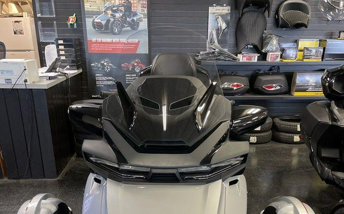 2024 Can-Am® Spyder RT Limited Dark Wheels