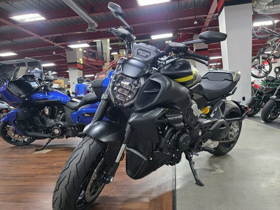 2026 Ducati Diavel V4 Black Roadster