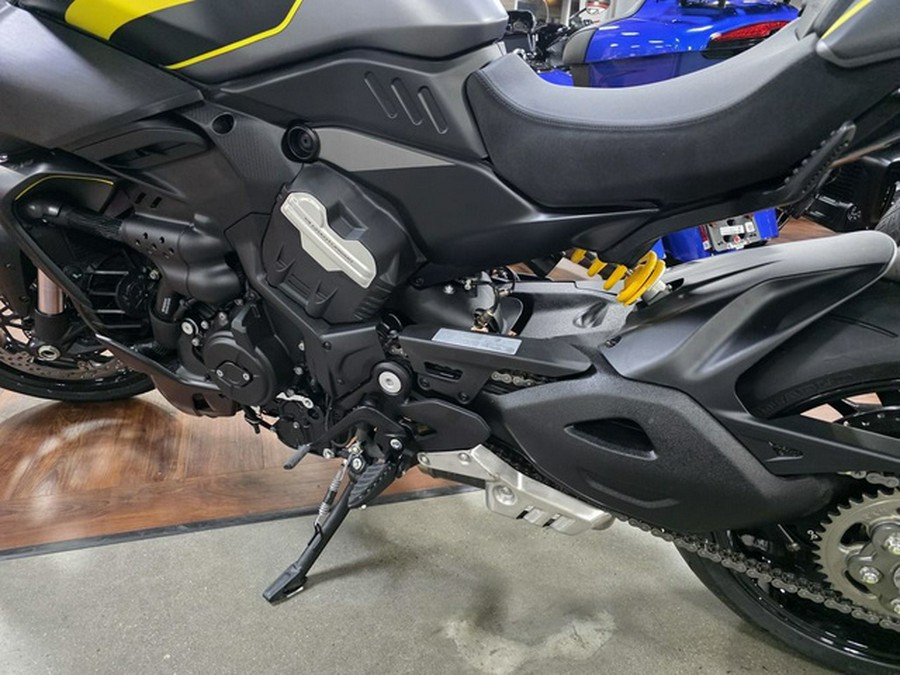 2026 Ducati Diavel V4 Black Roadster