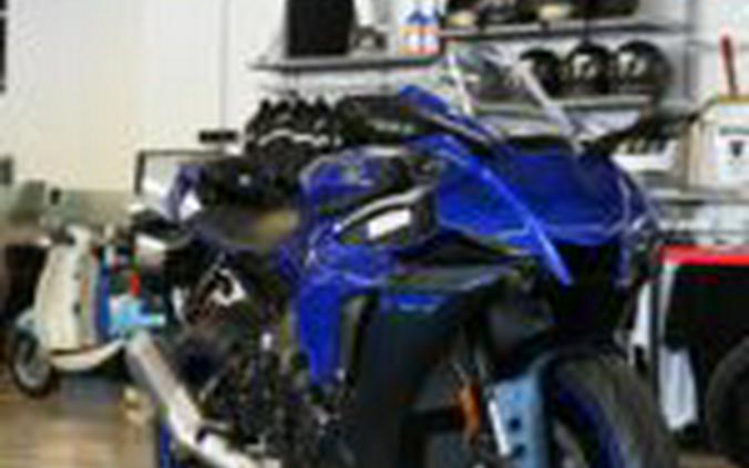 2023 Yamaha R1