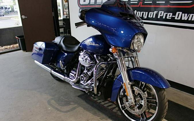 2017 Harley-Davidson® FLHX - Street Glide®