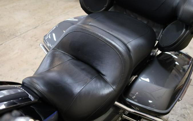 2022 Harley-Davidson® Road Glide® Limited Gauntlet Gray Metallic/Vivid Black FLHTK