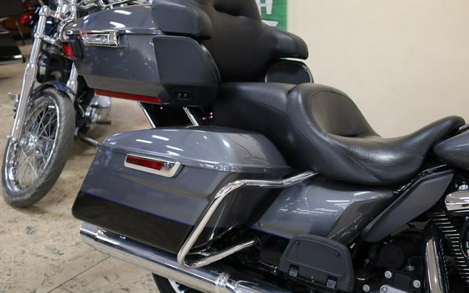 2022 Harley-Davidson® Road Glide® Limited Gauntlet Gray Metallic/Vivid Black FLHTK